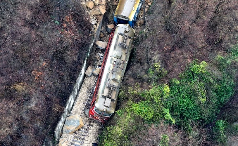 Възстановиха движението на влаковете между Царева Ливада и Трявна