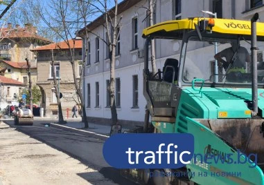 Асфалтират около пробива на Гарата, бързат да пуснат движението