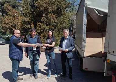 Започна раздаването на параваните за гласуване на общините от Пловдивска област