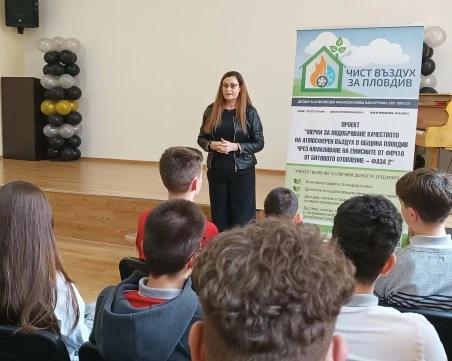 За мръсния въздух и личния избор: Община проведе среща в пловдивски ученици