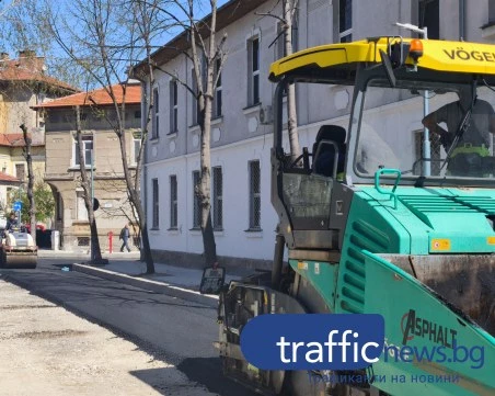 Асфалтират около пробива на Гарата, бързат да пуснат движението