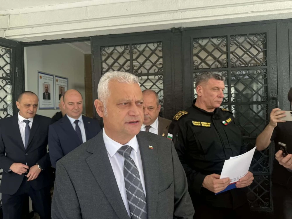 Дечев към прокурор Русинова: Време е да започне да се държи сериозно с българските граждани