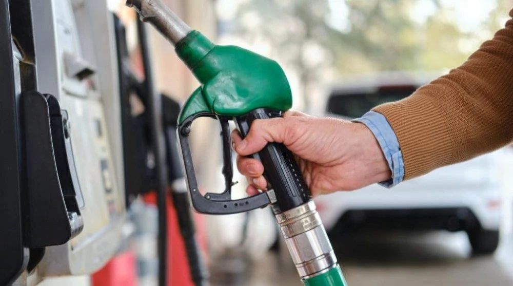 Гърция отпуска по 50 евро на домакинствата за зареждане с гориво