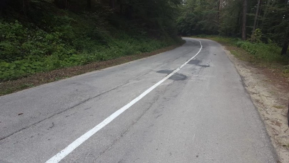 ВиК авария блокира лента на пътя Пещера - Батак