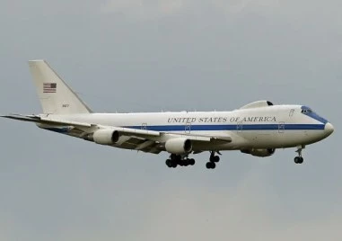 Самолетът на Страшния съд на САЩ кръжи около командния център за ядрена война