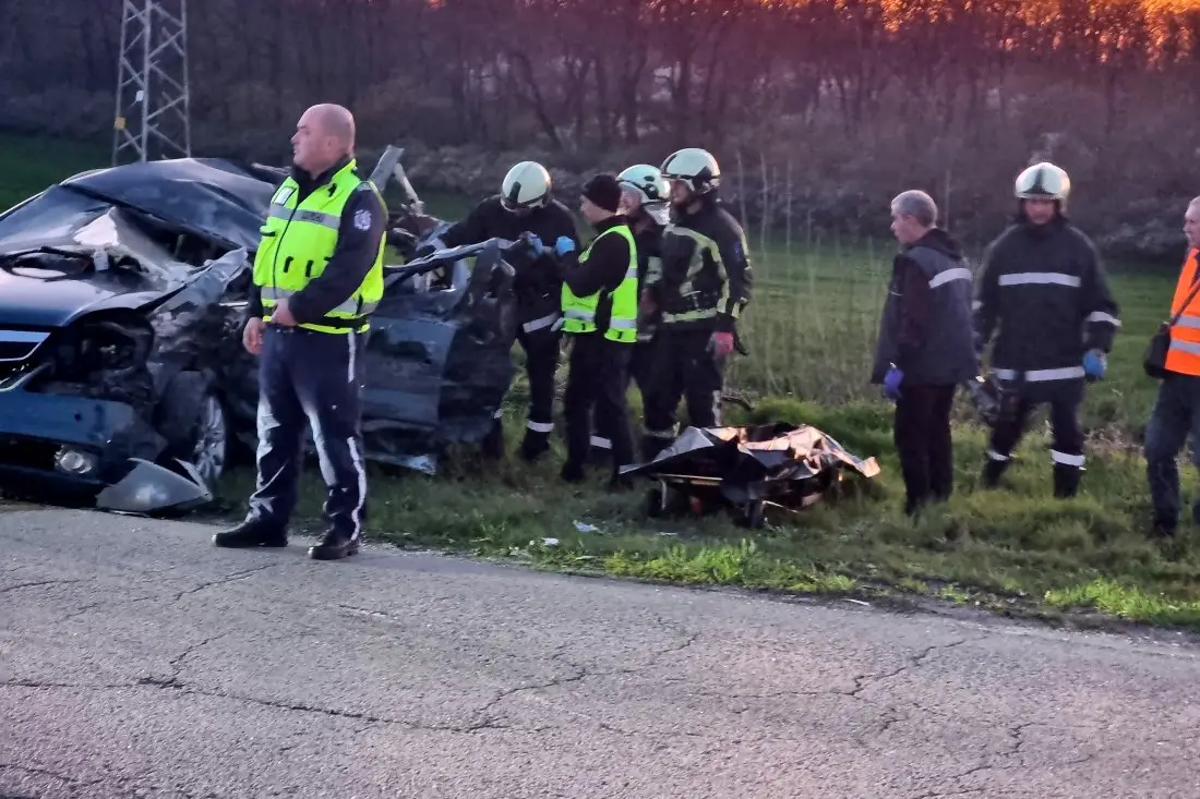 Жена и дете са с опасност за живота след катастрофа на пътя Добрич - Силистра