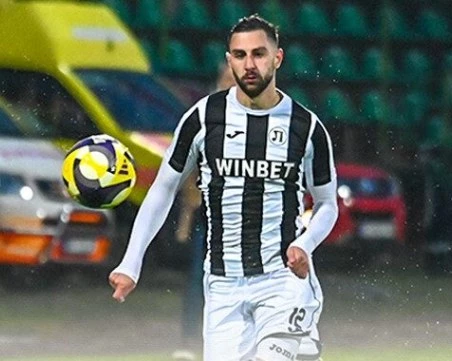 Официало: Титуляр от Локо аут за дербито