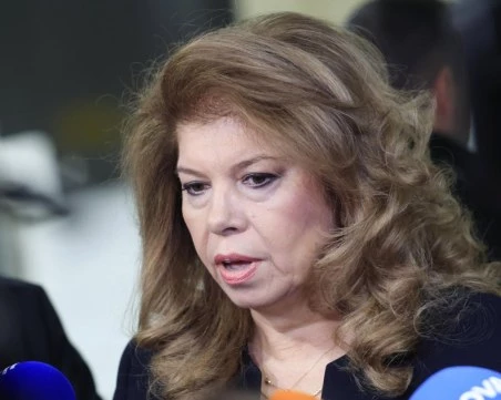 Йотова за напрежението в Близкия изток: Диалог, а не заплахи, мир, а не война