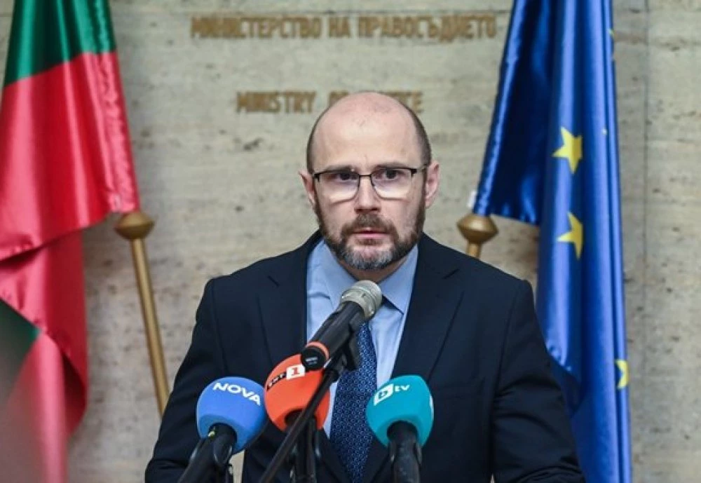 Правосъдният министър поиска дисциплинарно производство срещу Емилия Русинова