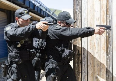 Арестуваха опасен наемен убиец, издирван с червена бюлетина, в Гърция