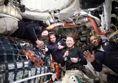 Астронавтите от мисията Артемис 2 проведоха разговор с колегите си на Международната космическа станция