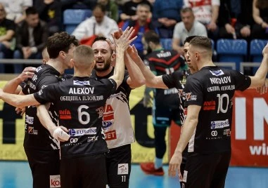 Локомотив приема Нефтохимик в трети сблъсък за място на финала във волейболния елит