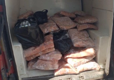 Спипаха над 600 кг месо, яйца и кашкавал без документи, унищожават ги