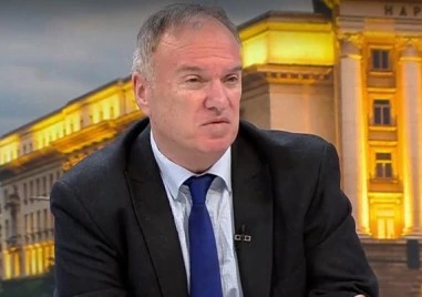 Владимир Чуков: САЩ преговарят с Иран, зад който всъщност е Китай