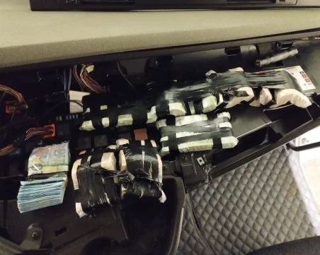 Митничари спипаха над 100 хил. евро, скрити в камион на границата