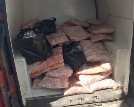 Спипаха над 600 кг месо, яйца и кашкавал без документи, унищожават ги