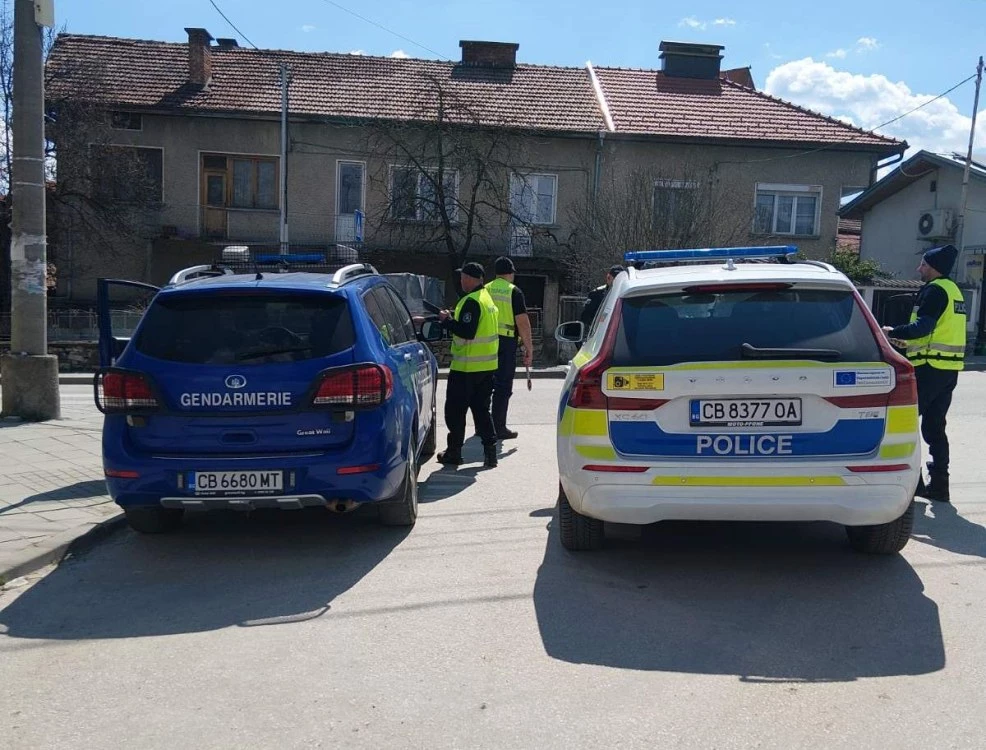 Мащабна акция в Пазарджишко: Жандармерия и полиция с масови проверки, 14 души са в ареста