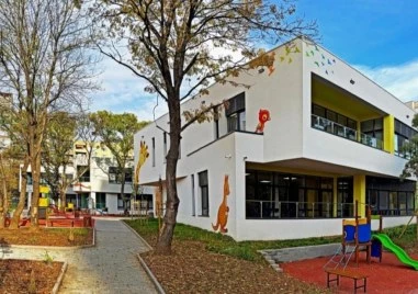 Ремонтират с над 9 млн. евро училища и болници в 49 общини по Красива България