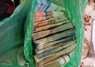 Задържаха мъж с 40 хил. евро и списъци с имена