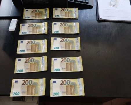 Двамата арестувани с 90 0000 евро в Пловдив са освободени без обвинения и разпит