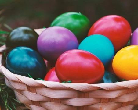 Хитри трикове за най-красивите великденски яйца у дома