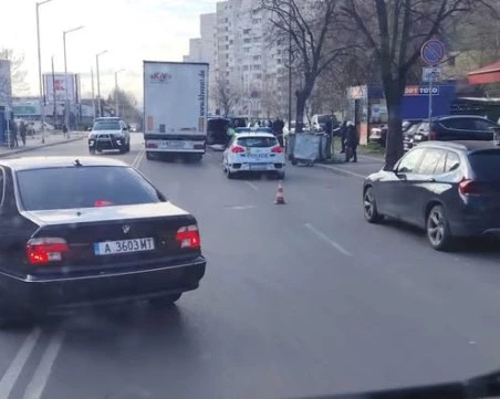 Камион блъсна и уби жена в София