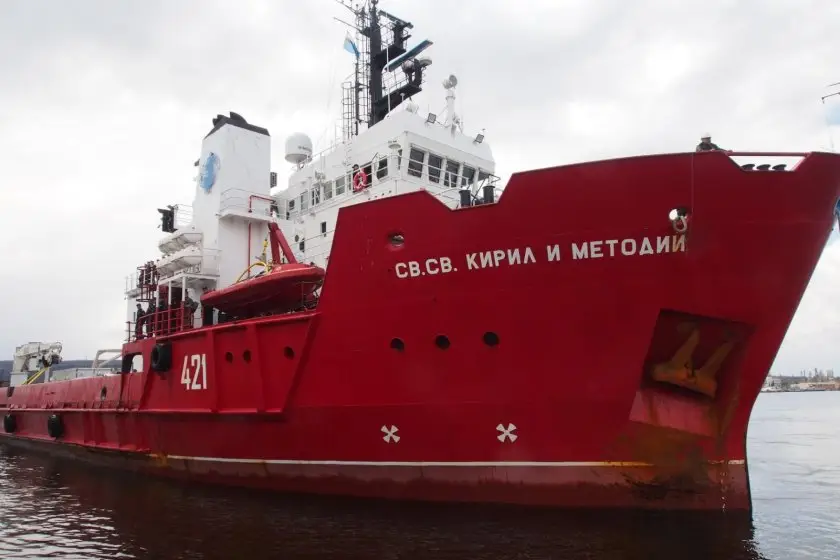Полярният ни кораб акостира във Варна след експедицията до Антарктида