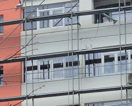 Работник падна от скеле на строителен обект в Бургас, в критично състояние е