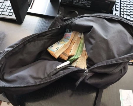 Разкрита е схема за купуване на гласове: 90 000 евро са открити в раници при акция в Пловдив