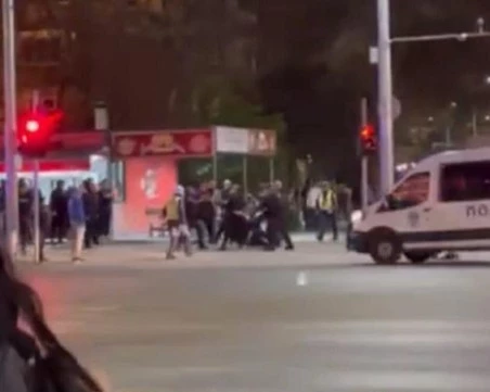 След дербито в Пловдив: се сбиха до стадиона, полицията ги разтърва ВИДЕО