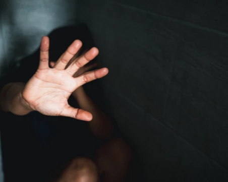 Условна присъда за непълнолетен след серия от посегателства над 13-годишно момиче в Пловдив