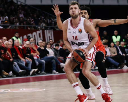 Везенков и Олимпиакос подчиниха Апоел в София