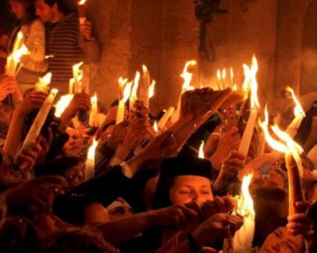 Заради войната в Близкия изток Светия Синод няма да пренесе Благодатния огън от Йерусалим