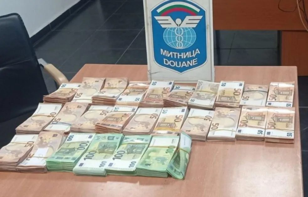 Откриха близо 102 000 евро в камион на Капитан Андреево