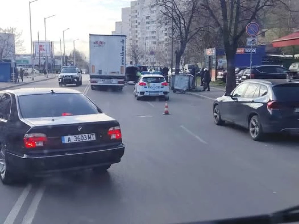Камион блъсна и уби жена в София