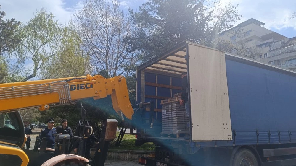 Под засилена полицейска охрана: Пристигнаха хартиените бюлетини и изборните книжа в Пловдив