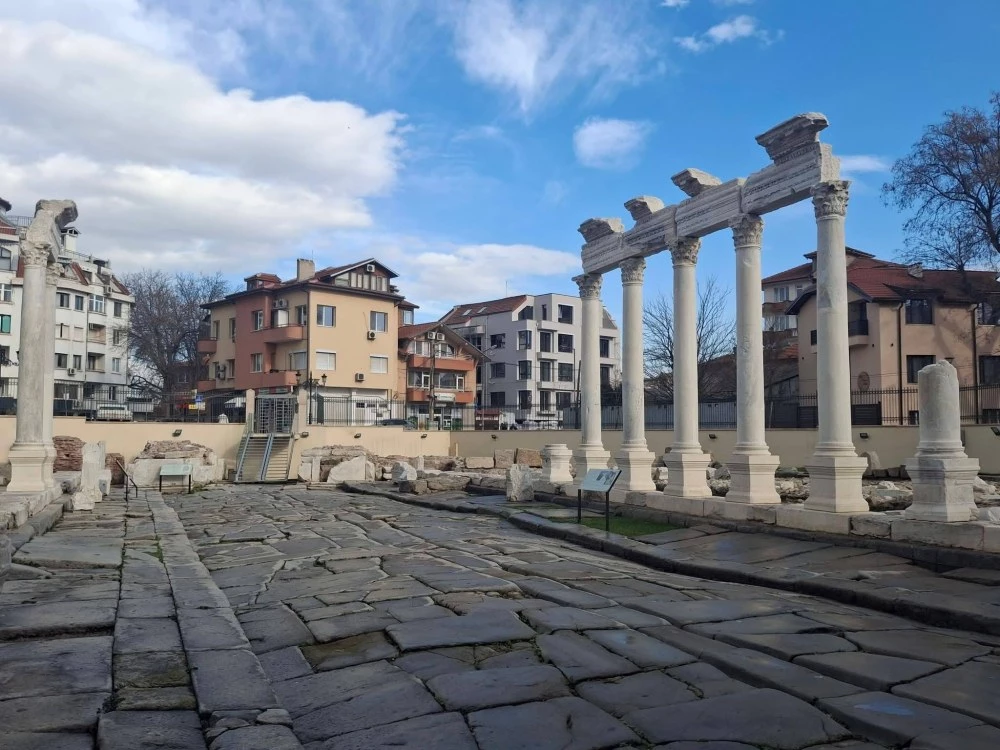 Предимно облачно и хладно ще е днес в Пловдив, възможни са превалявания от слаб дъжд