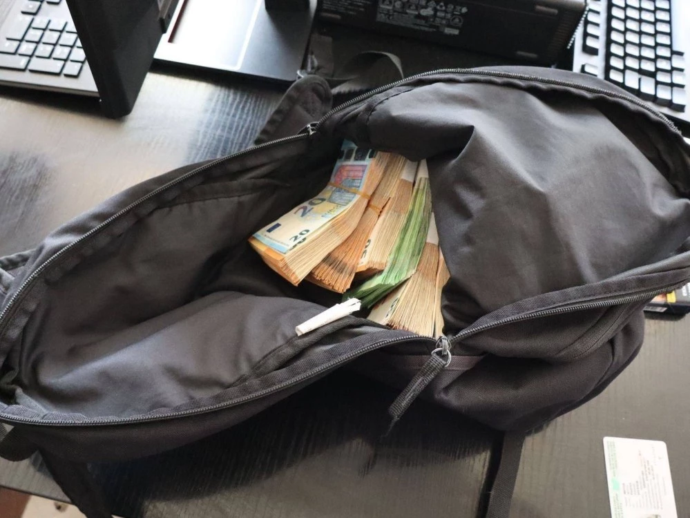 Двама в ареста, след като изтеглиха 90 000 евро от банка в Пловдив. Кандев: Парите са за купуване на гласове!