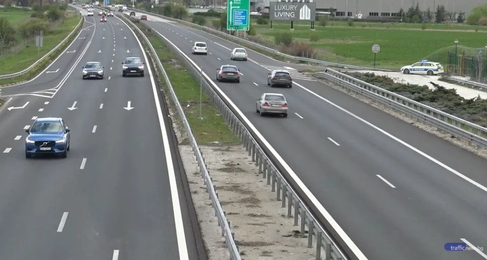 Трафикът преди празниците: Спират ремонтите, министър Найденов с призив от Пловдив ВИДЕО