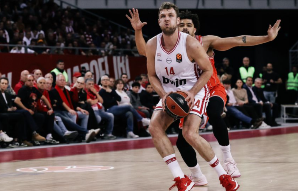 Везенков и Олимпиакос подчиниха Апоел в София