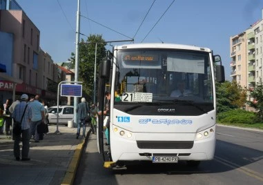 Пет линии на градския транспорт ще се движат извънредно в нощта на Възкресение Христово