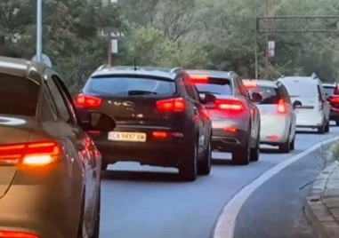 Километрично задръстване по пътя за Гърция между Кресна и Симитли