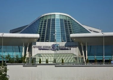 Летище Васил Левски въвежда дезинфекция на обувките на пътниците