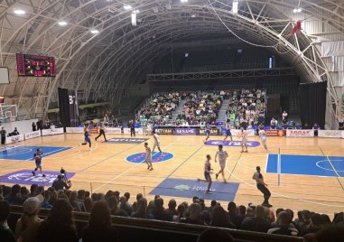 Локо взе третото пловдивско баскетболно дерби с Академик