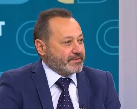 Регионалният министър: Трябват 3 млрд. лв. годишно за пътища, а се дават около 1,3 млрд.