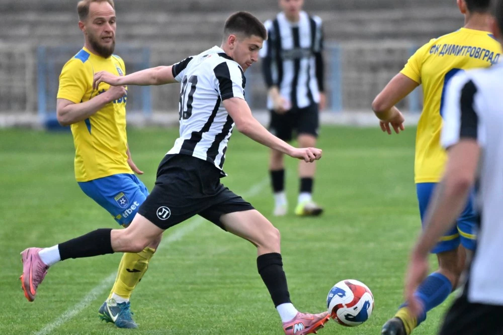 Дубълът на Локо загуби драма със 7 гола