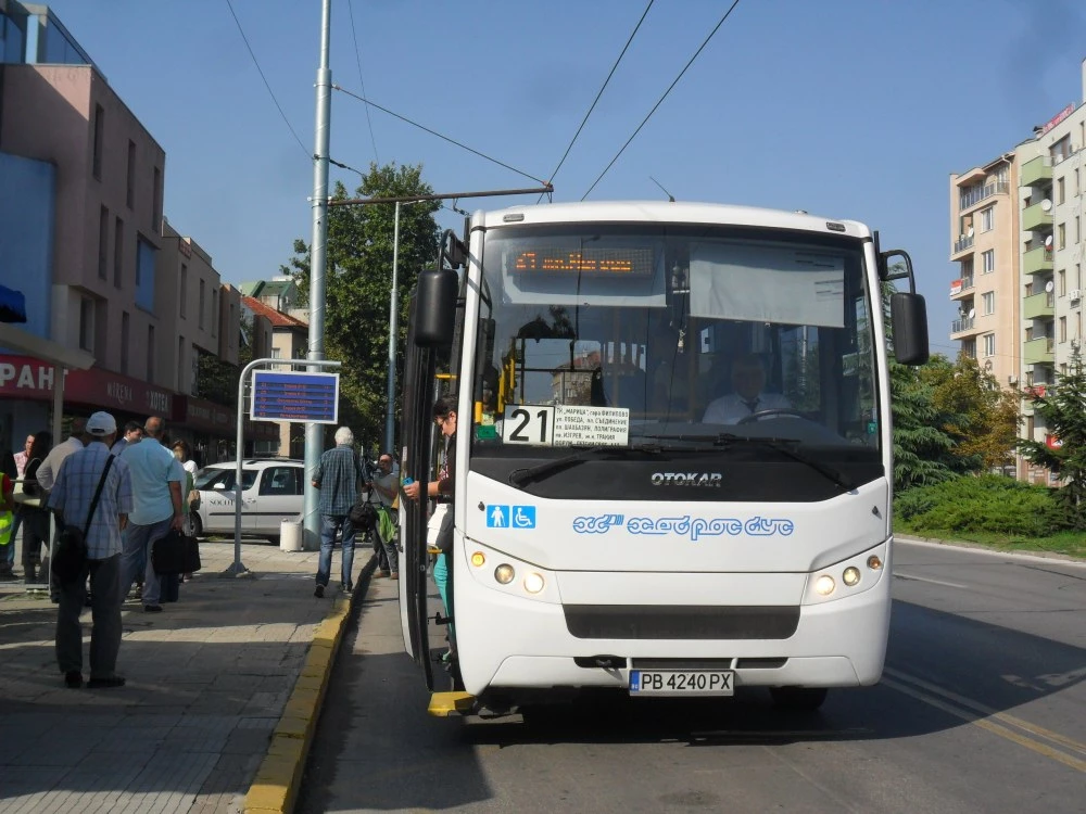 Пет линии на градския транспорт ще се движат извънредно в нощта на Възкресение Христово