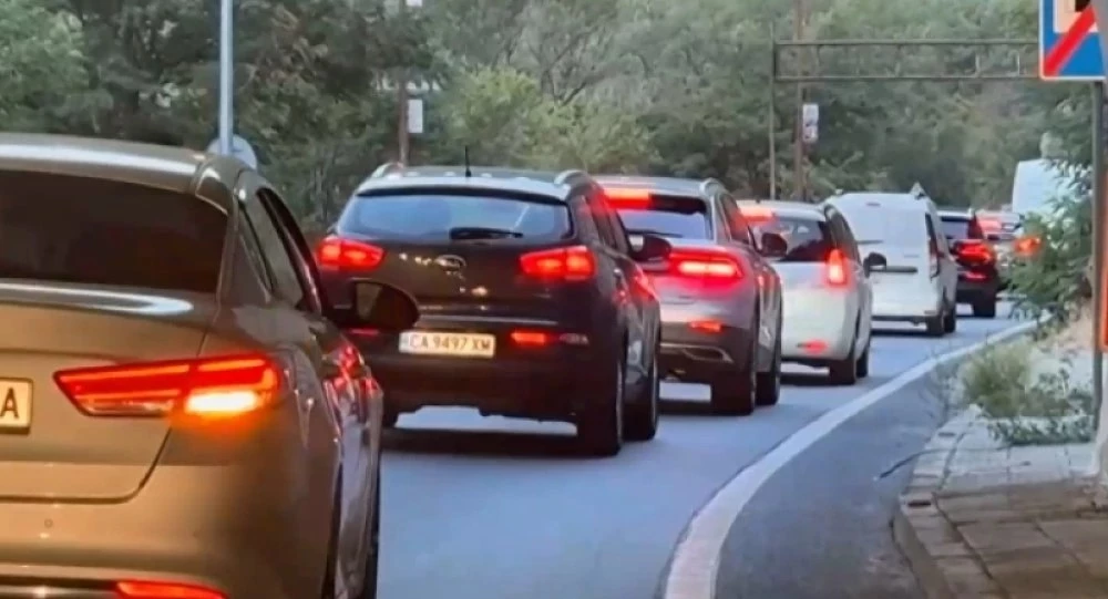 Километрично задръстване по пътя за Гърция между Кресна и Симитли