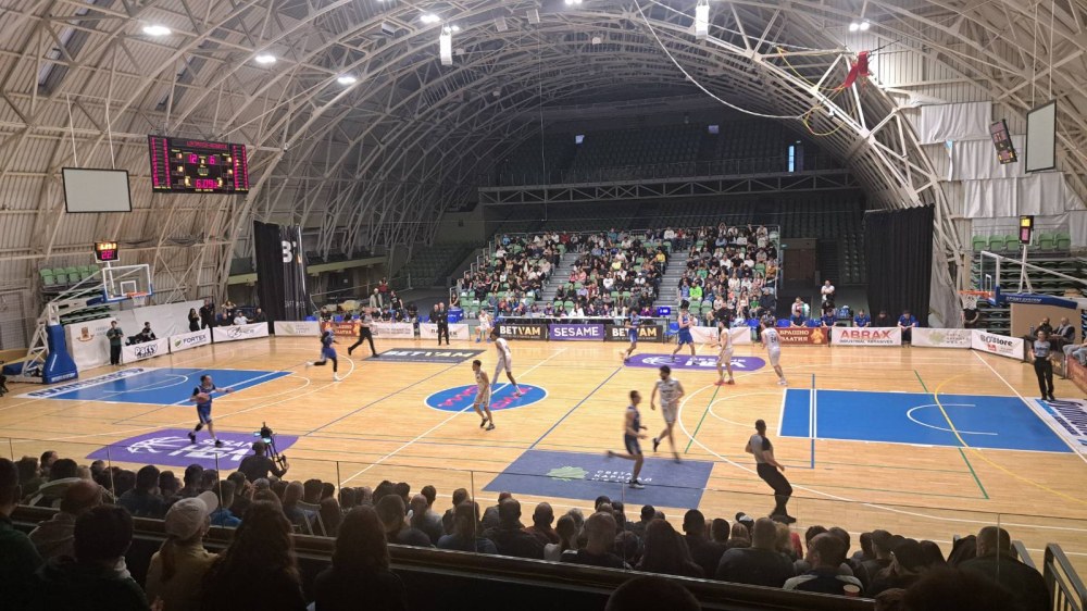 Локо взе третото пловдивско баскетболно дерби с Академик