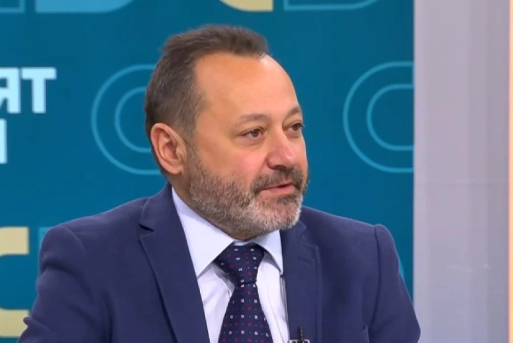 Регионалният министър: Трябват 3 млрд. лв. годишно за пътища, а се дават около 1,3 млрд.